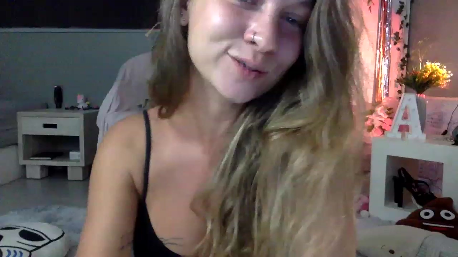Gallery image thumbnail from Qi_ra's myfreecams stream on, 04/01/2023, 10:19 image 14 of 20