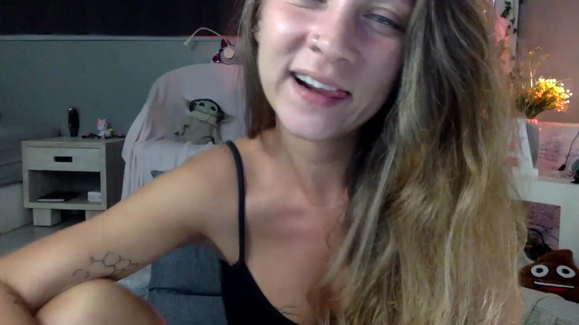 Gallery image thumbnail from Qi_ra's myfreecams stream on, 04/01/2023, 10:19 image 12 of 20