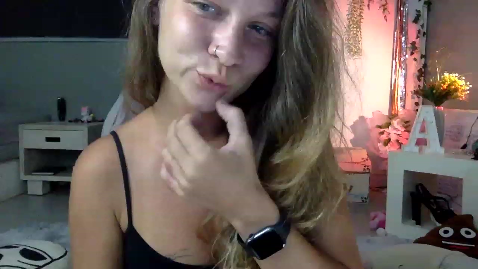 Gallery image thumbnail from Qi_ra's myfreecams stream on, 04/01/2023, 10:19 image 3 of 20