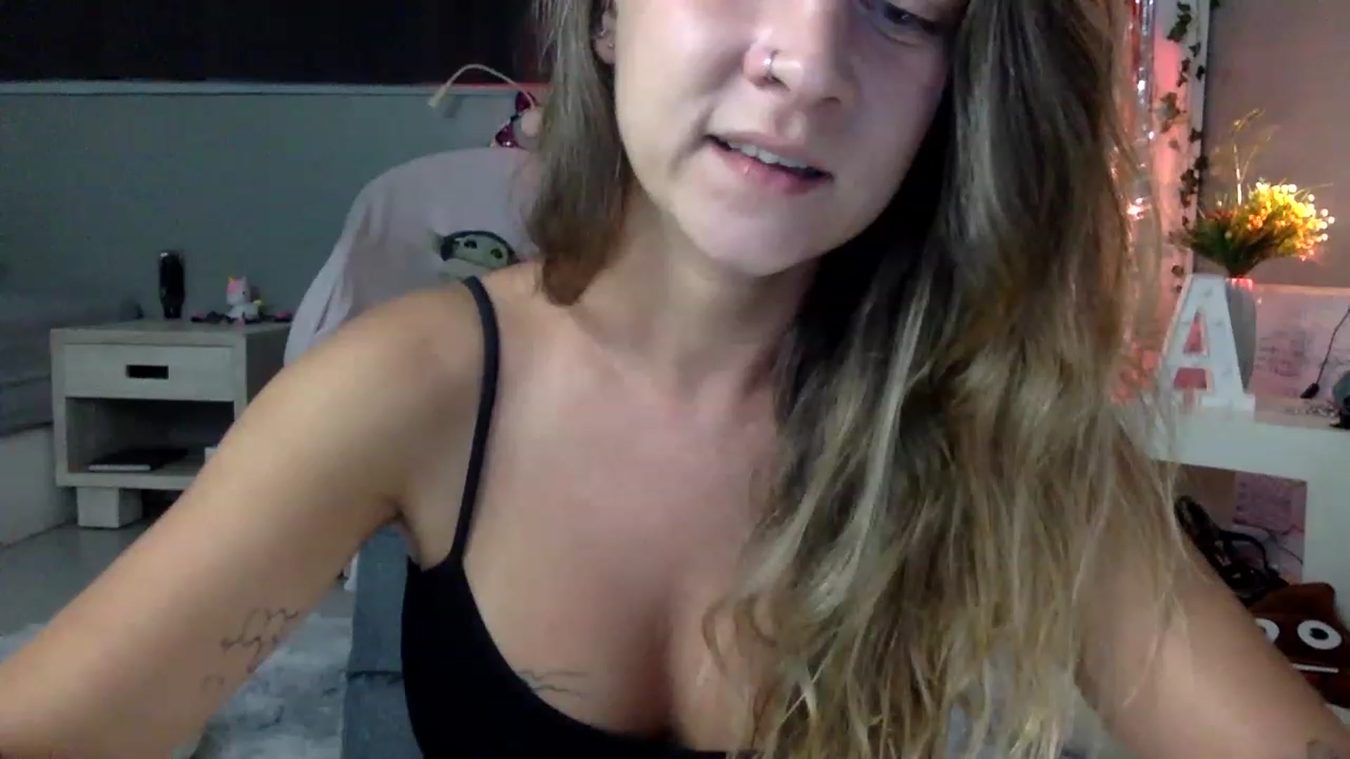 Gallery image thumbnail from Qi_ra's myfreecams stream on, 04/01/2023, 10:19 image 13 of 20