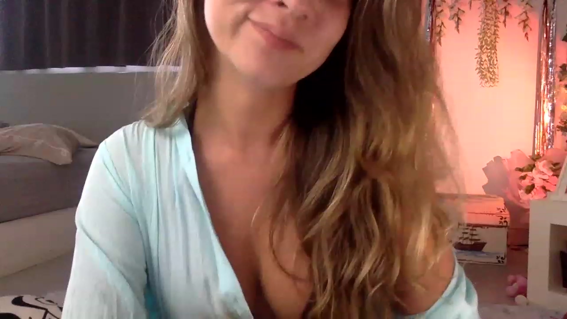 Gallery image thumbnail from Qi_ra's myfreecams stream on, 04/02/2023, 07:06 image 14 of 20