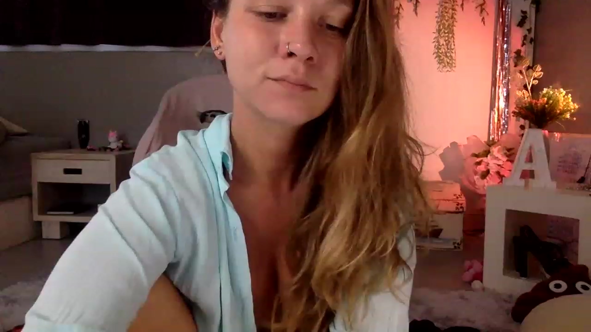 Gallery image thumbnail from Qi_ra's myfreecams stream on, 04/02/2023, 08:55 image 7 of 20