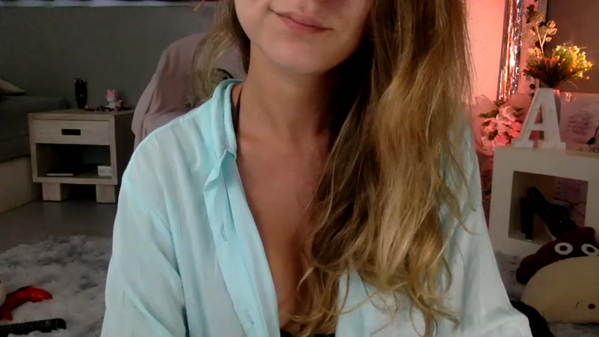 Gallery image thumbnail from Qi_ra's myfreecams stream on, 04/02/2023, 08:55 image 4 of 20