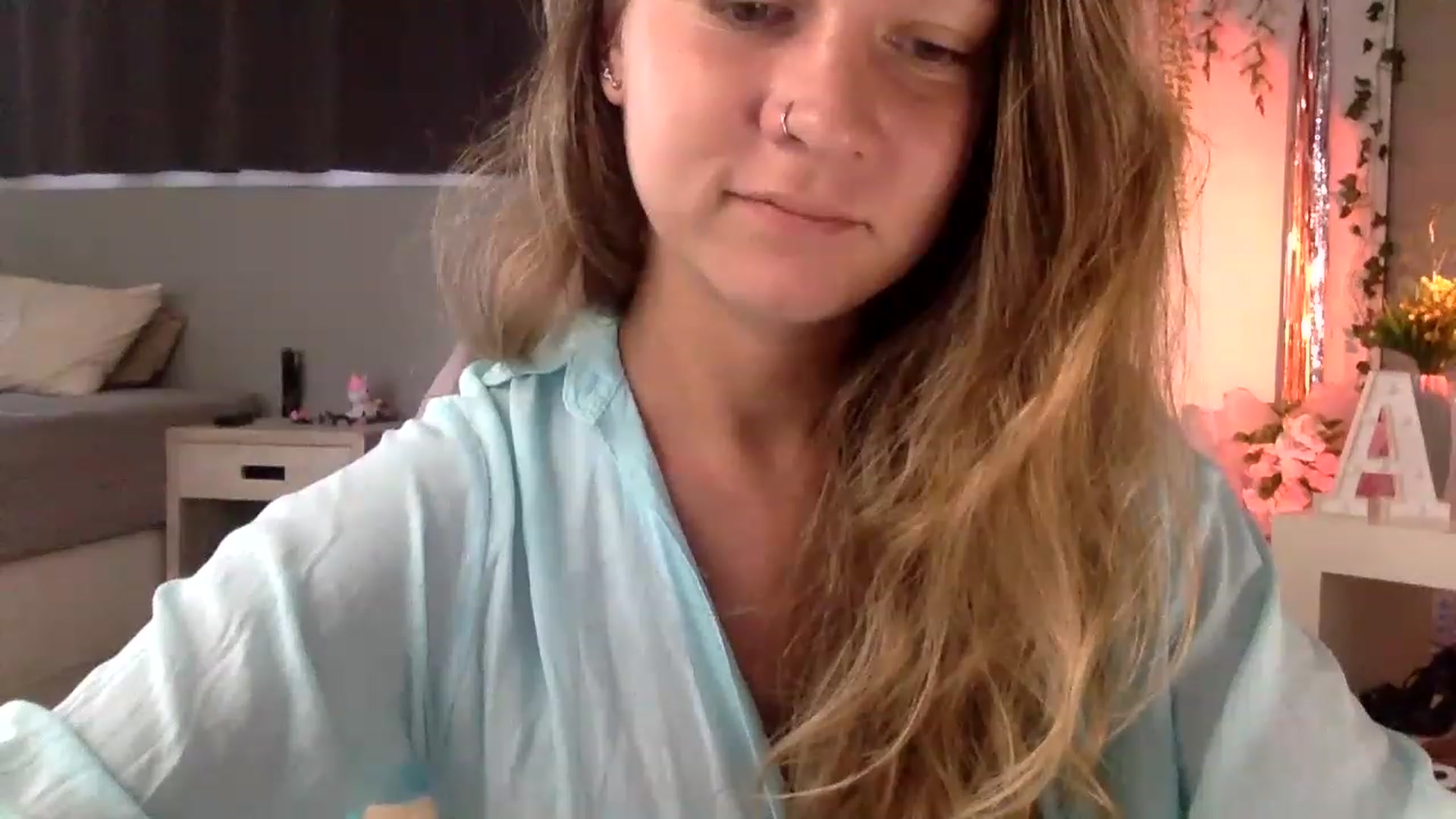 Gallery image thumbnail from Qi_ra's myfreecams stream on, 04/04/2023, 24:30 image 12 of 20