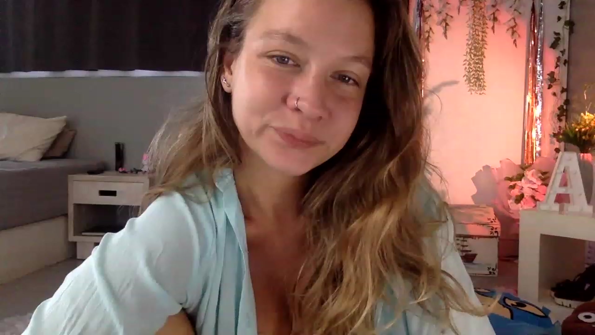 Gallery image thumbnail from Qi_ra's myfreecams stream on, 04/04/2023, 24:30 image 14 of 20