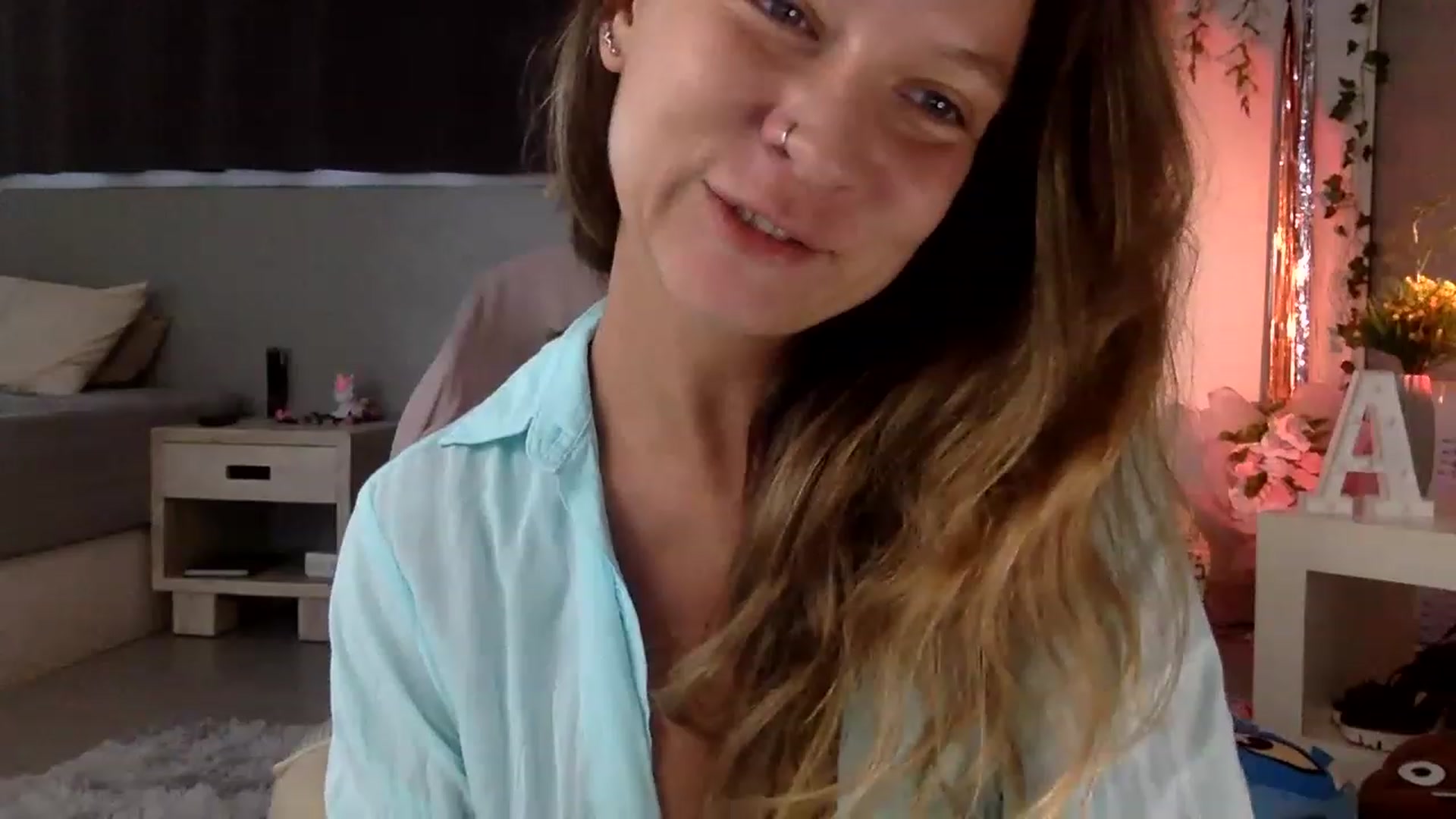 Gallery image thumbnail from Qi_ra's myfreecams stream on, 04/04/2023, 24:30 image 9 of 20