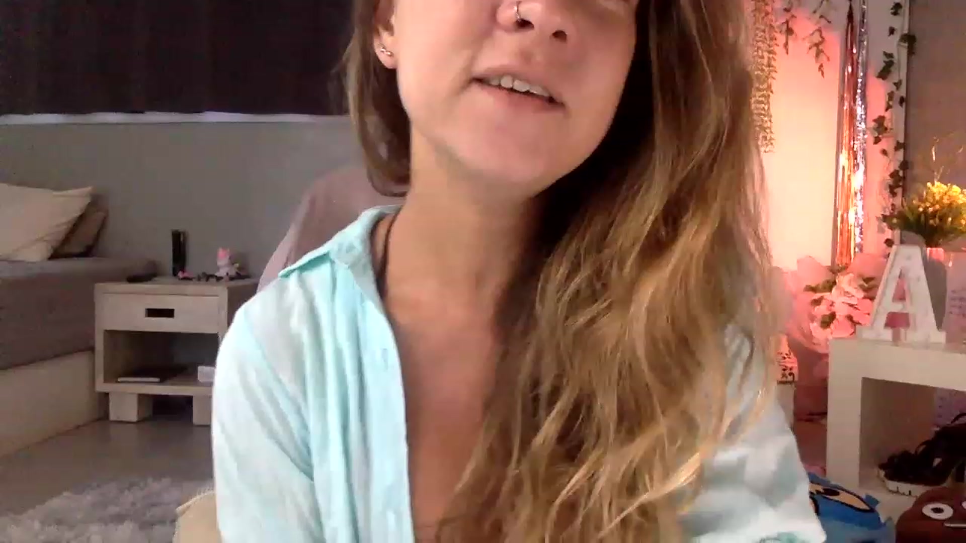 Gallery image thumbnail from Qi_ra's myfreecams stream on, 04/04/2023, 24:30 image 6 of 20