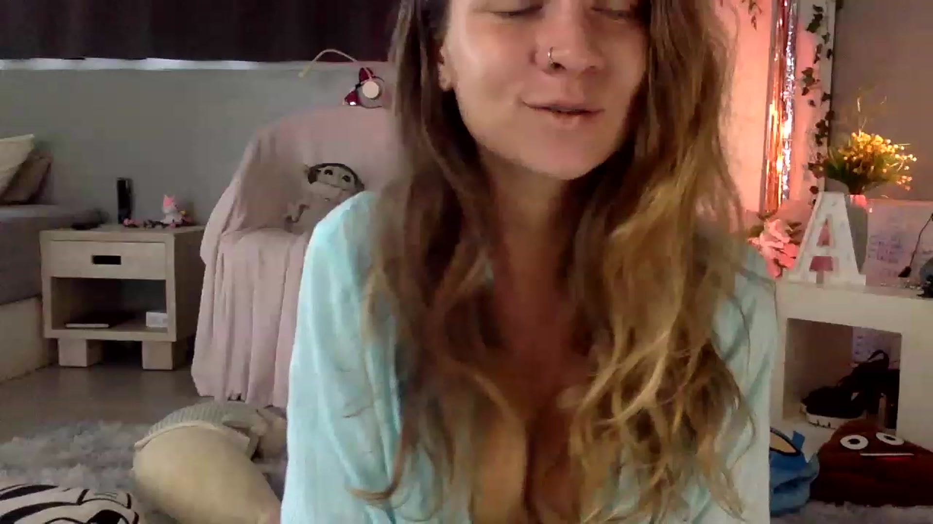 Gallery image thumbnail from Qi_ra's myfreecams stream on, 04/04/2023, 01:15 image 8 of 20