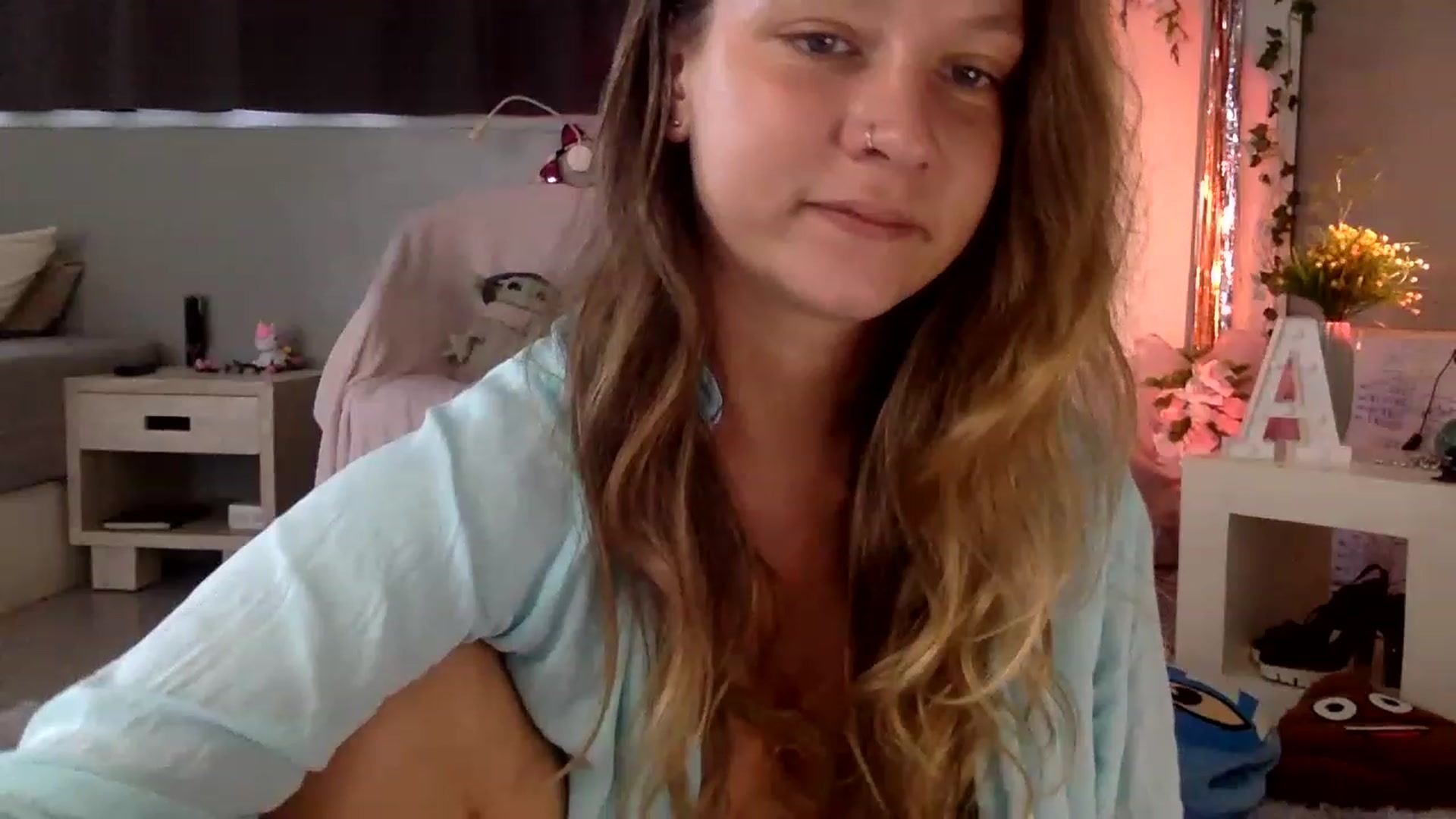 Gallery image thumbnail from Qi_ra's myfreecams stream on, 04/04/2023, 01:15 image 13 of 20