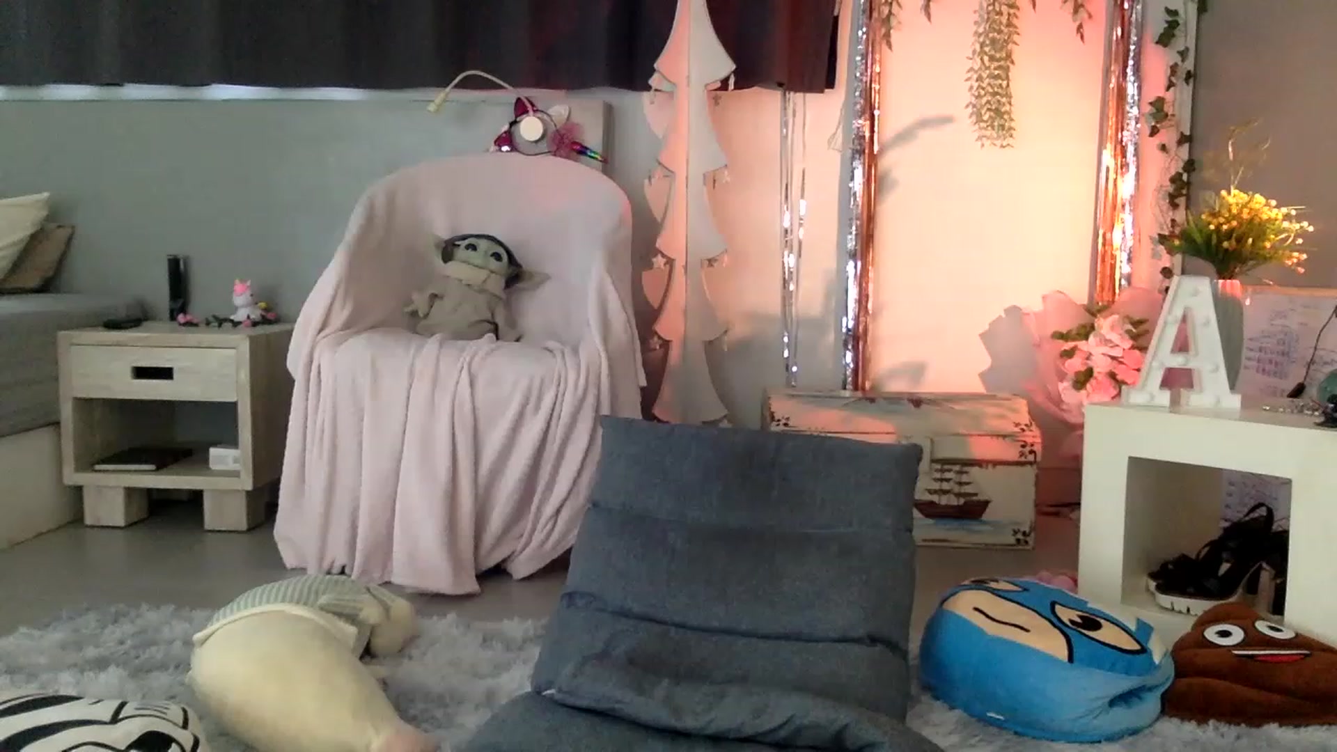 Gallery image thumbnail from Qi_ra's myfreecams stream on, 04/04/2023, 01:15 image 2 of 20