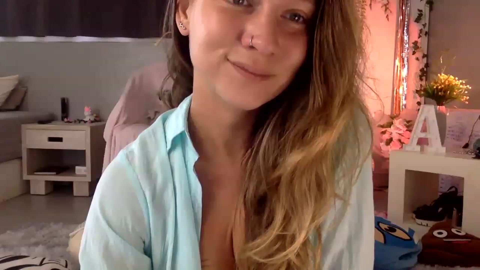 Gallery image thumbnail from Qi_ra's myfreecams stream on, 04/04/2023, 01:15 image 18 of 20