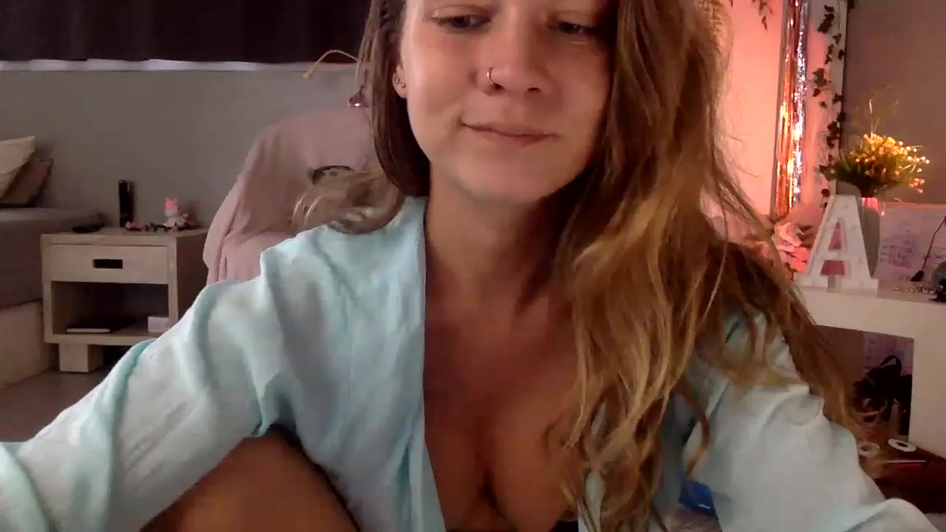 Gallery image thumbnail from Qi_ra's myfreecams stream on, 04/04/2023, 01:15 image 4 of 20