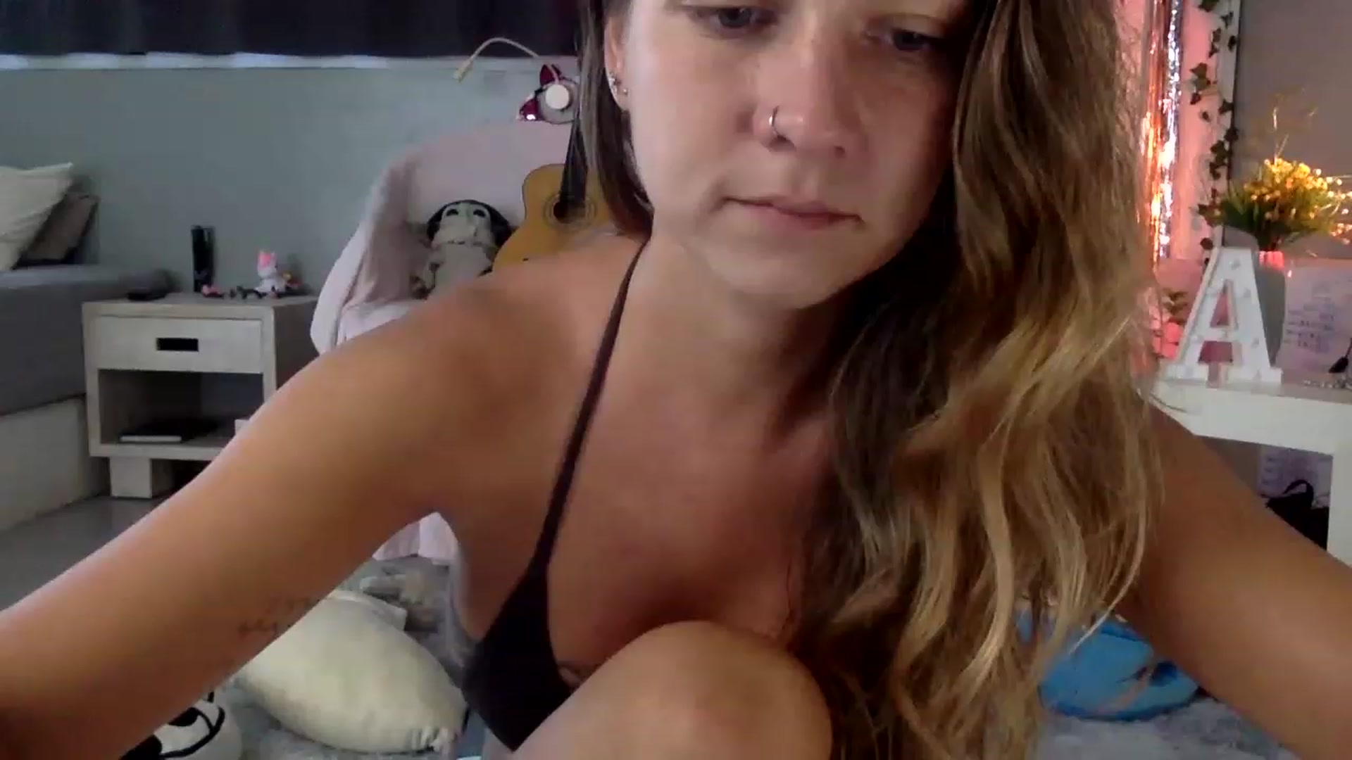Gallery image thumbnail from Qi_ra's myfreecams stream on, 04/04/2023, 03:32 image 7 of 20