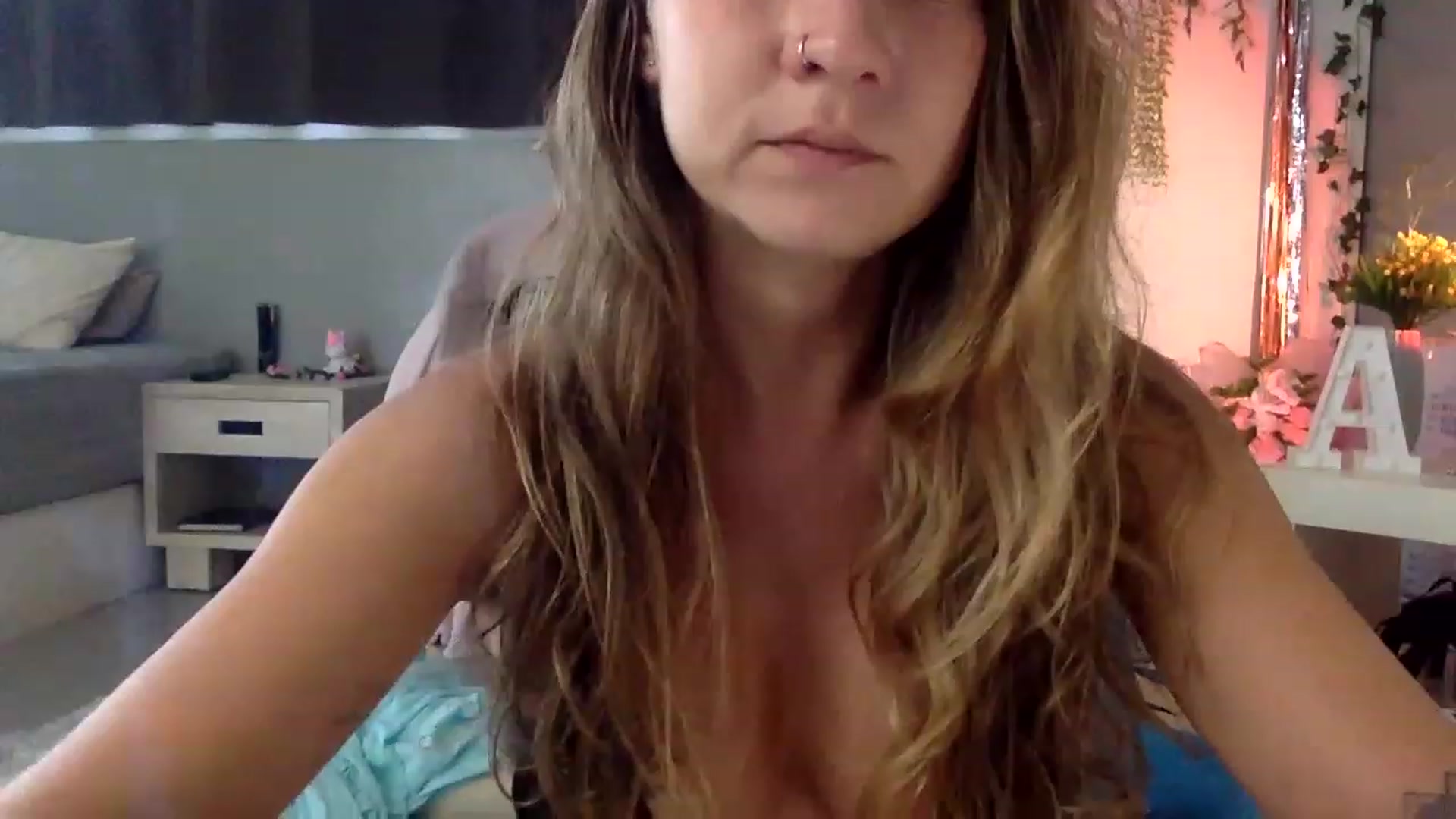 Gallery image thumbnail from Qi_ra's myfreecams stream on, 04/04/2023, 05:28 image 5 of 20