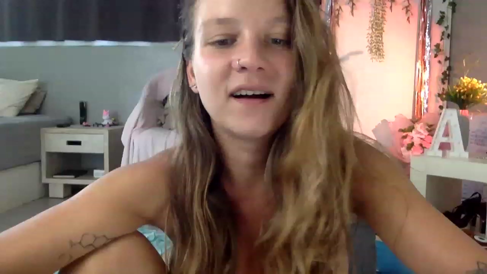 Gallery image thumbnail from Qi_ra's myfreecams stream on, 04/04/2023, 05:28 image 1 of 20