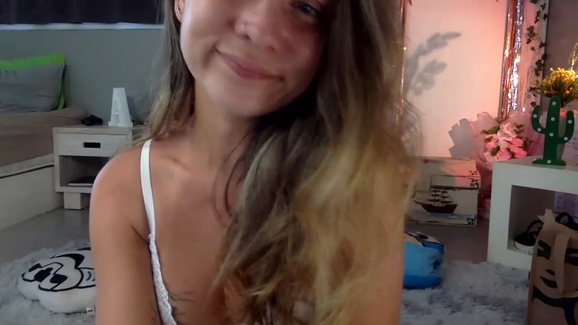 Gallery image thumbnail from Qi_ra's myfreecams stream on, 04/16/2023, 03:21 image 6 of 20