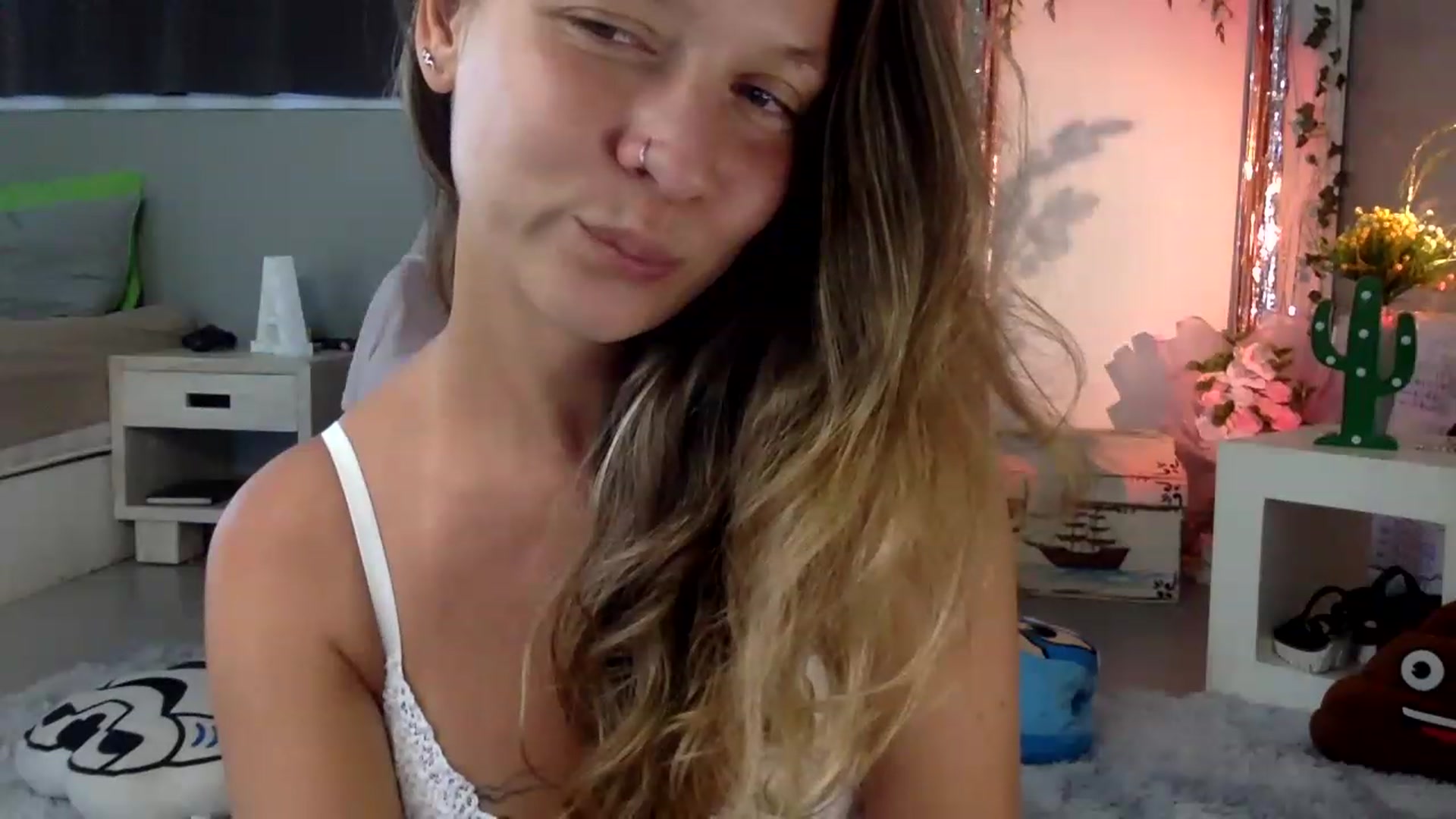 Gallery image thumbnail from Qi_ra's myfreecams stream on, 04/16/2023, 03:21 image 20 of 20