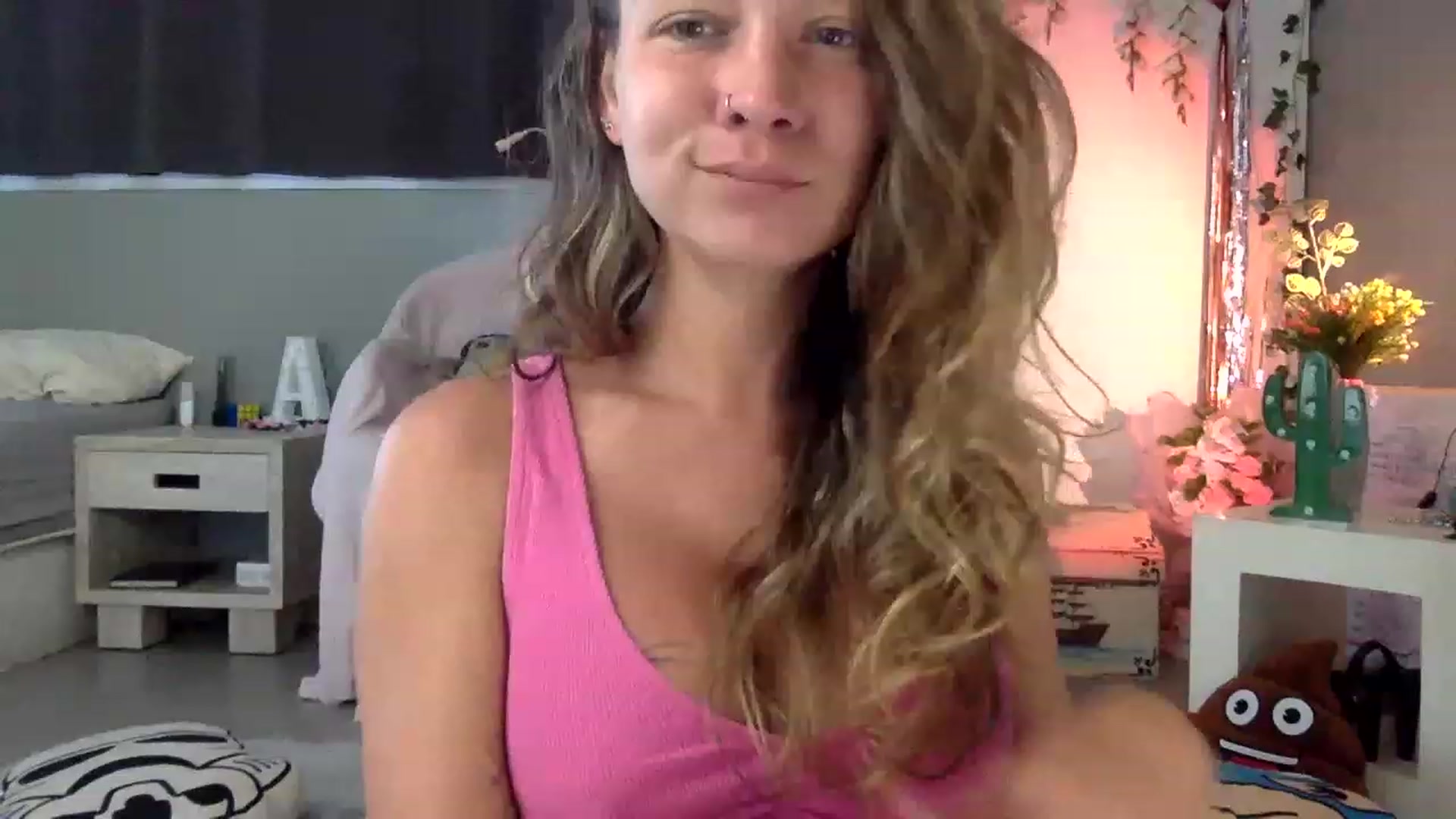 Gallery image thumbnail from Qi_ra's myfreecams stream on, 04/18/2023, 02:10 image 4 of 20