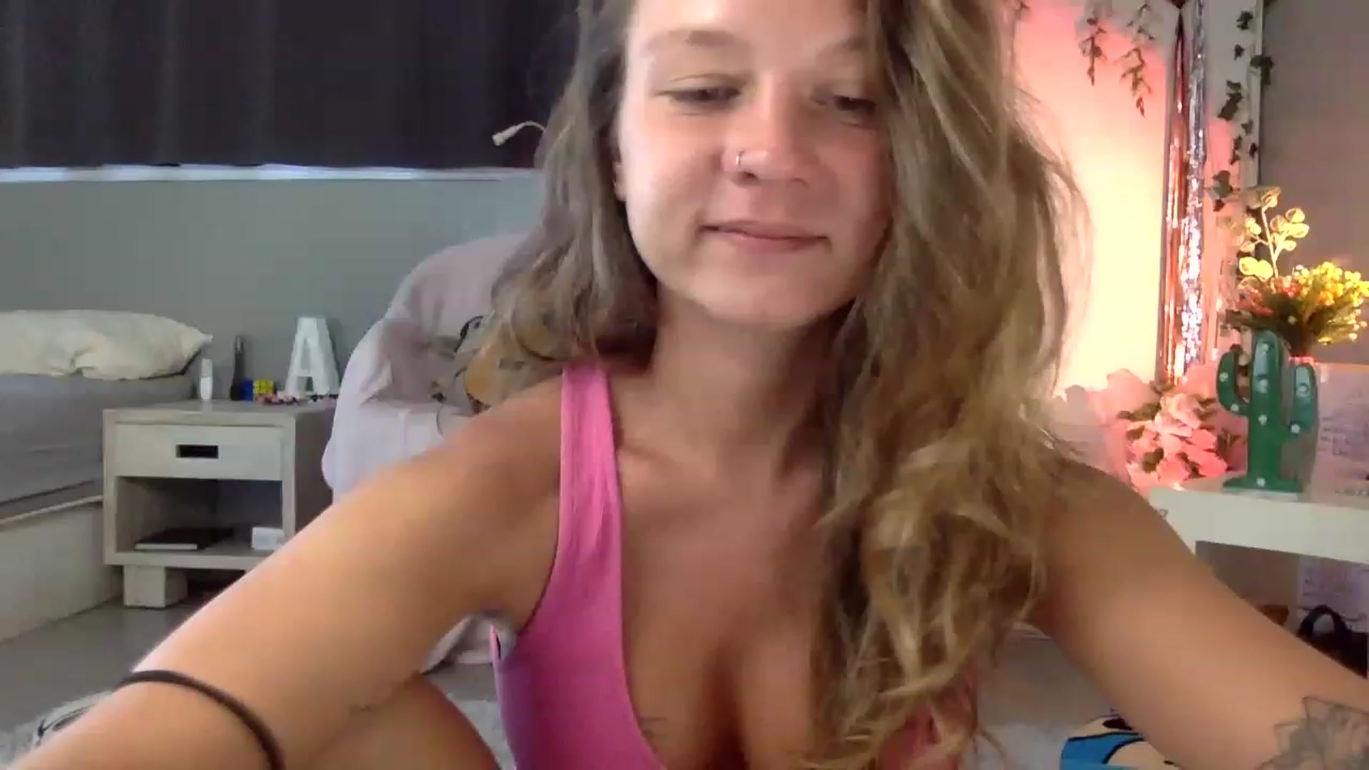 Gallery image thumbnail from Qi_ra's myfreecams stream on, 04/18/2023, 02:10 image 12 of 20