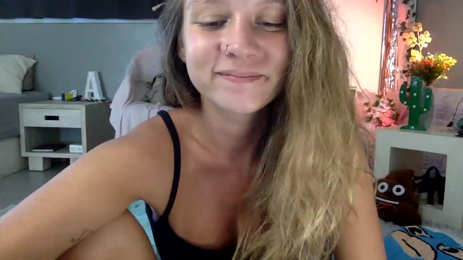 Gallery image thumbnail from Qi_ra's myfreecams stream on, 04/22/2023, 07:05 image 8 of 20