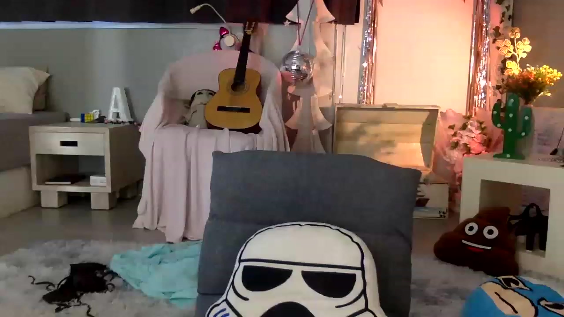 Gallery image thumbnail from Qi_ra's myfreecams stream on, 04/22/2023, 07:05 image 15 of 20