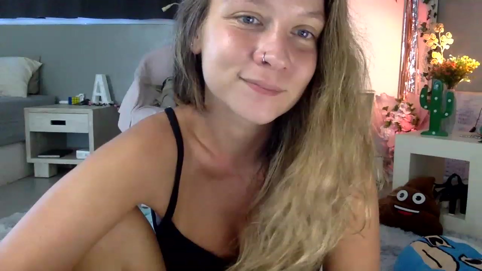 Gallery image thumbnail from Qi_ra's myfreecams stream on, 04/22/2023, 07:05 image 10 of 20
