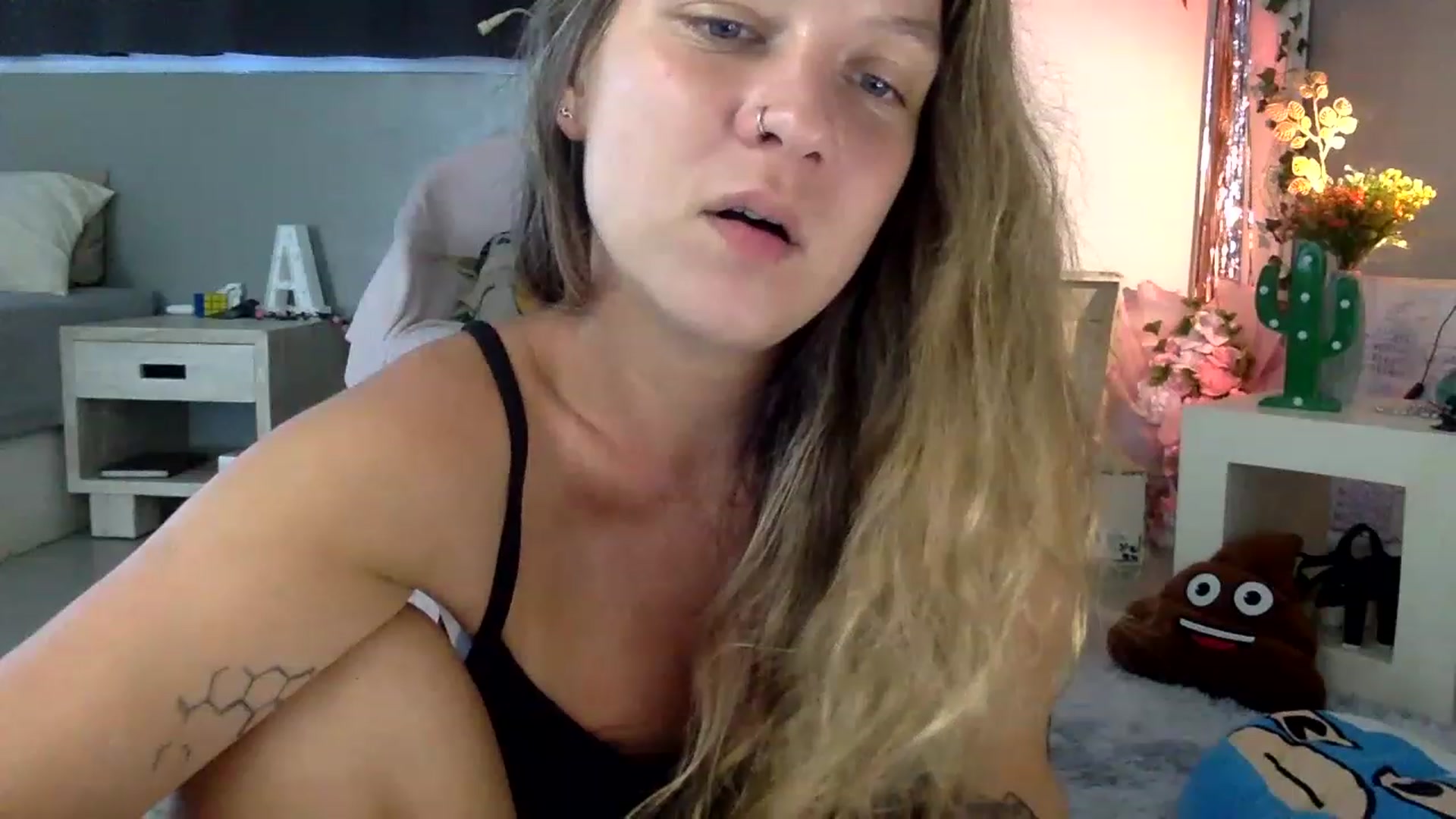 Gallery image thumbnail from Qi_ra's myfreecams stream on, 04/22/2023, 07:05 image 9 of 20