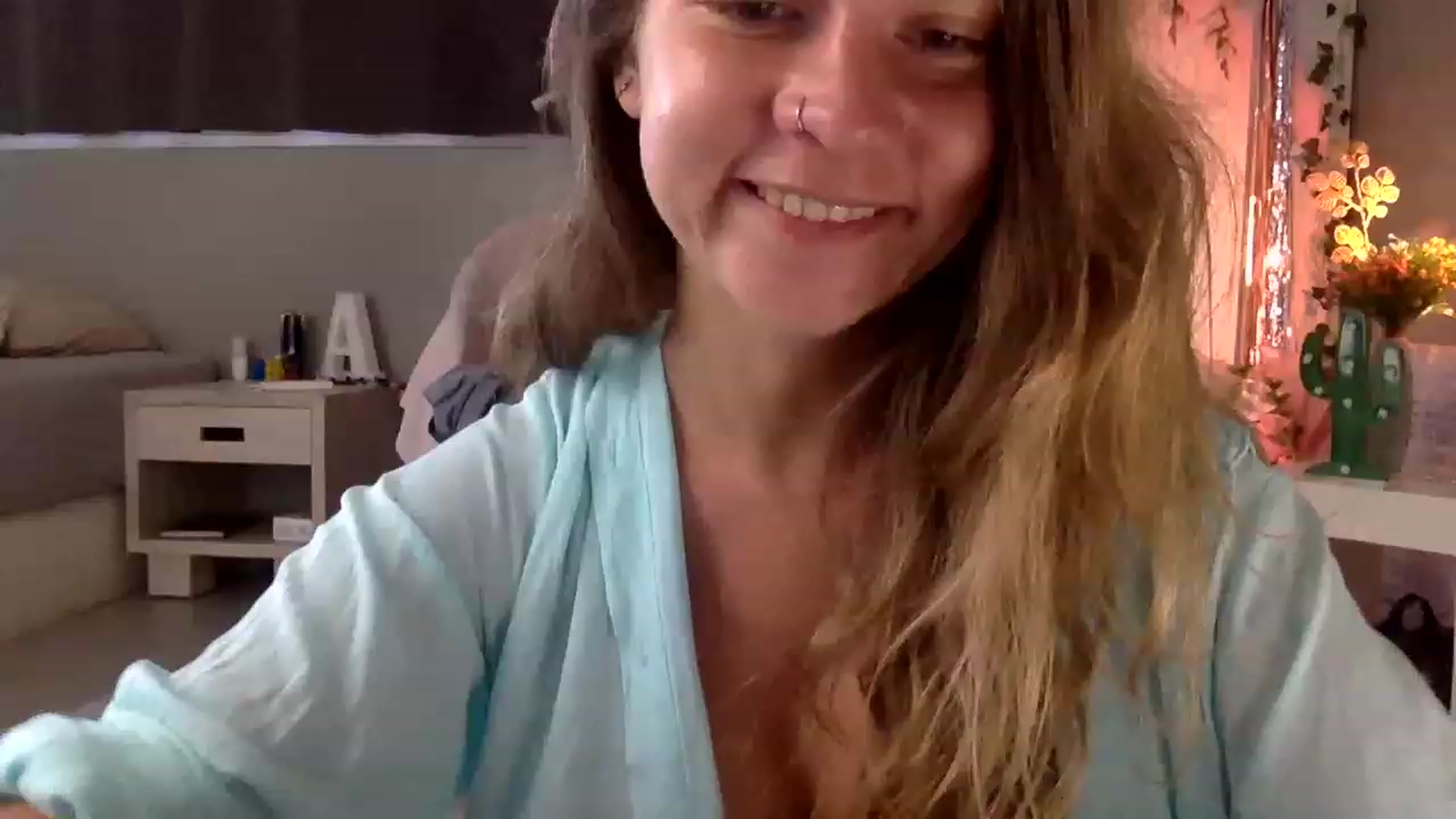 Gallery image thumbnail from Qi_ra's myfreecams stream on, 04/24/2023, 24:03 image 12 of 20