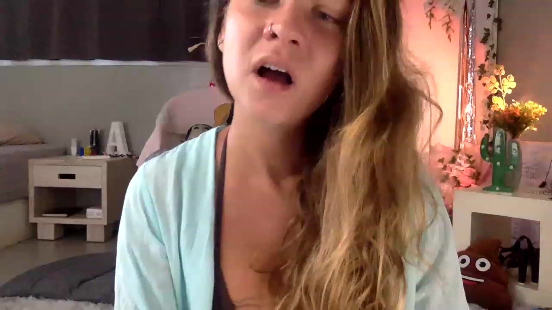 Gallery image thumbnail from Qi_ra's myfreecams stream on, 04/24/2023, 24:03 image 20 of 20