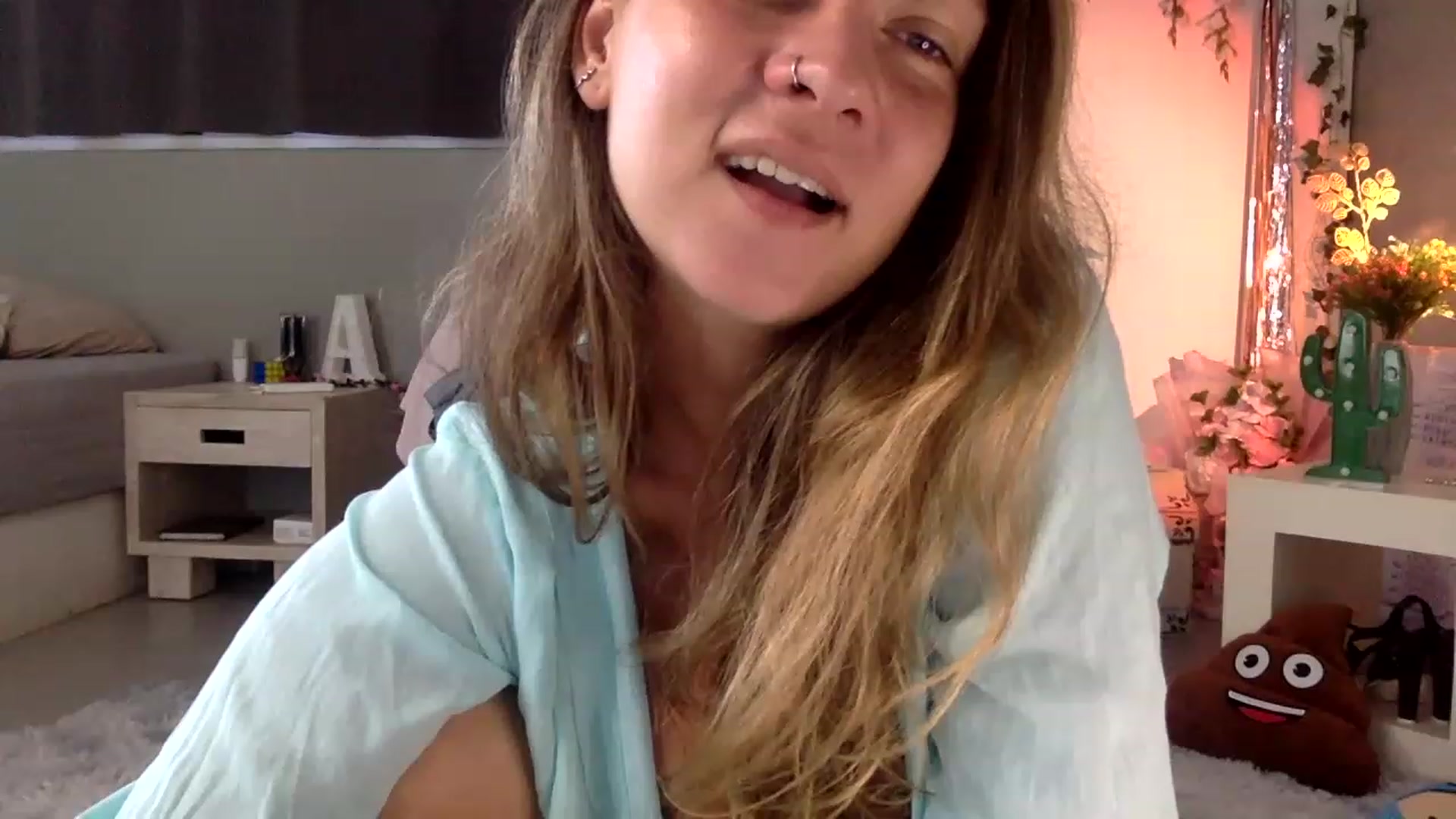 Gallery image thumbnail from Qi_ra's myfreecams stream on, 04/24/2023, 24:03 image 14 of 20
