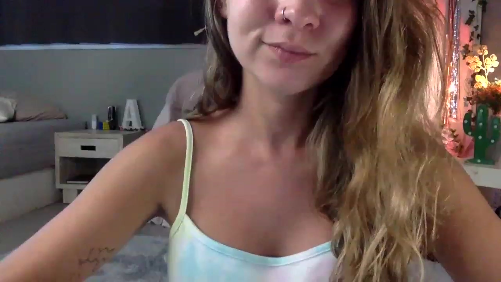 Gallery image thumbnail from Qi_ra's myfreecams stream on, 04/24/2023, 09:51 image 2 of 20