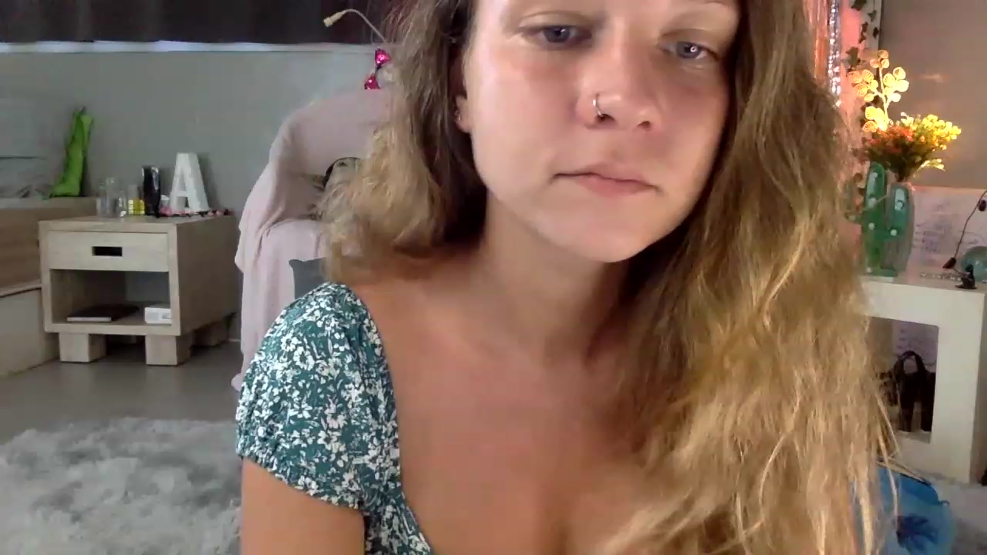 Gallery image thumbnail from Qi_ra's myfreecams stream on, 04/27/2023, 03:25 image 11 of 20