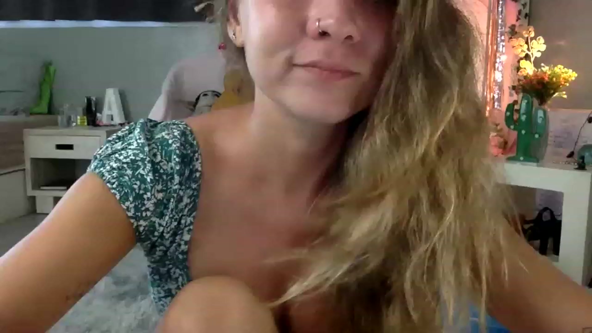 Gallery image thumbnail from Qi_ra's myfreecams stream on, 04/27/2023, 03:25 image 5 of 20