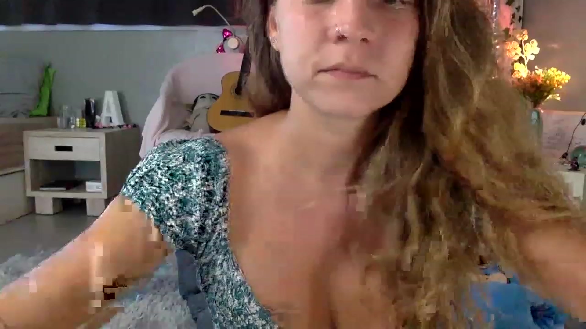 Gallery image thumbnail from Qi_ra's myfreecams stream on, 04/27/2023, 03:25 image 17 of 20