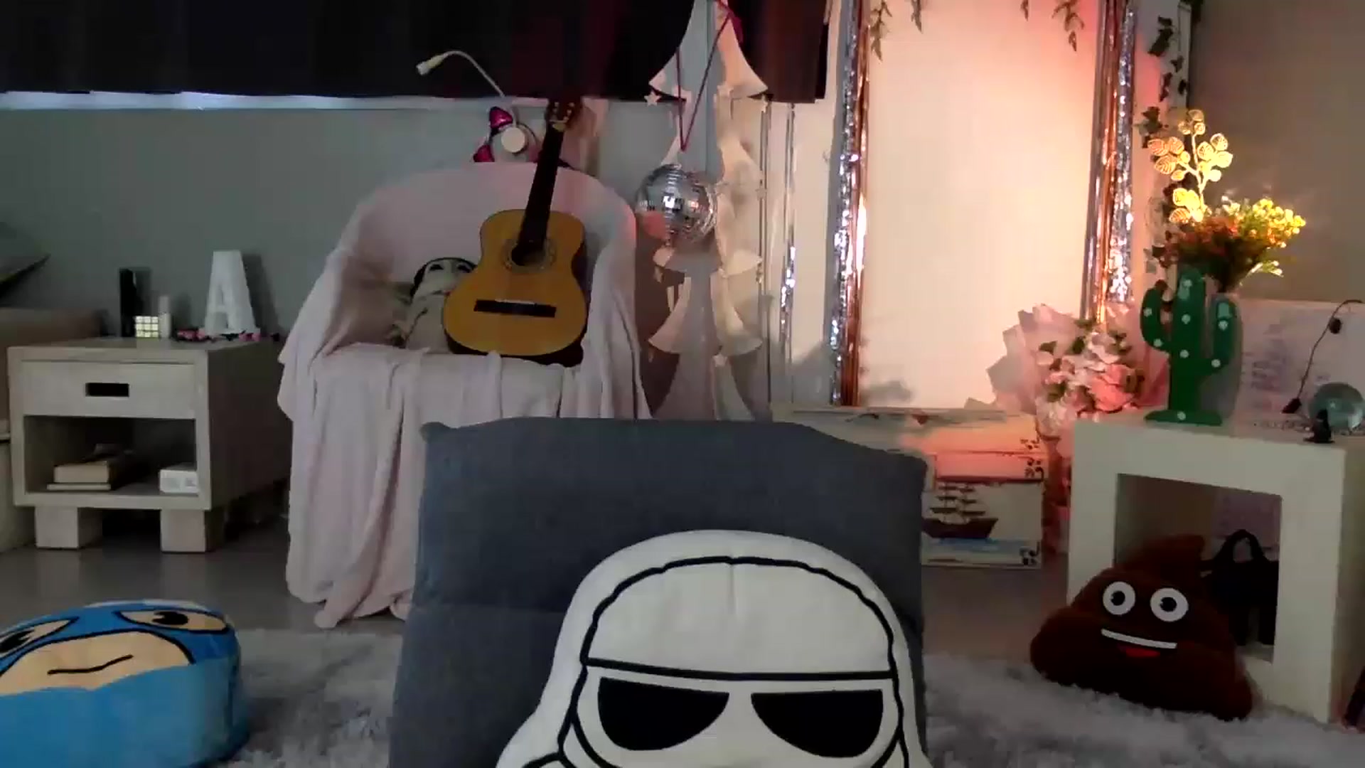 Gallery image thumbnail from Qi_ra's myfreecams stream on, 05/01/2023, 06:36 image 6 of 20