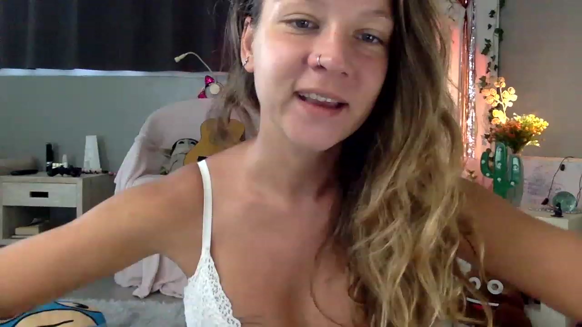 Gallery image thumbnail from Qi_ra's myfreecams stream on, 05/04/2023, 01:36 image 10 of 20