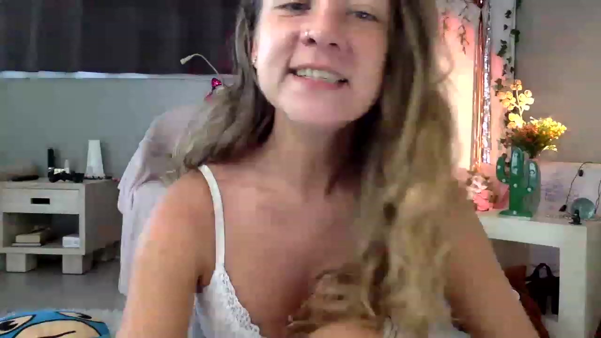 Gallery image thumbnail from Qi_ra's myfreecams stream on, 05/04/2023, 01:36 image 16 of 20
