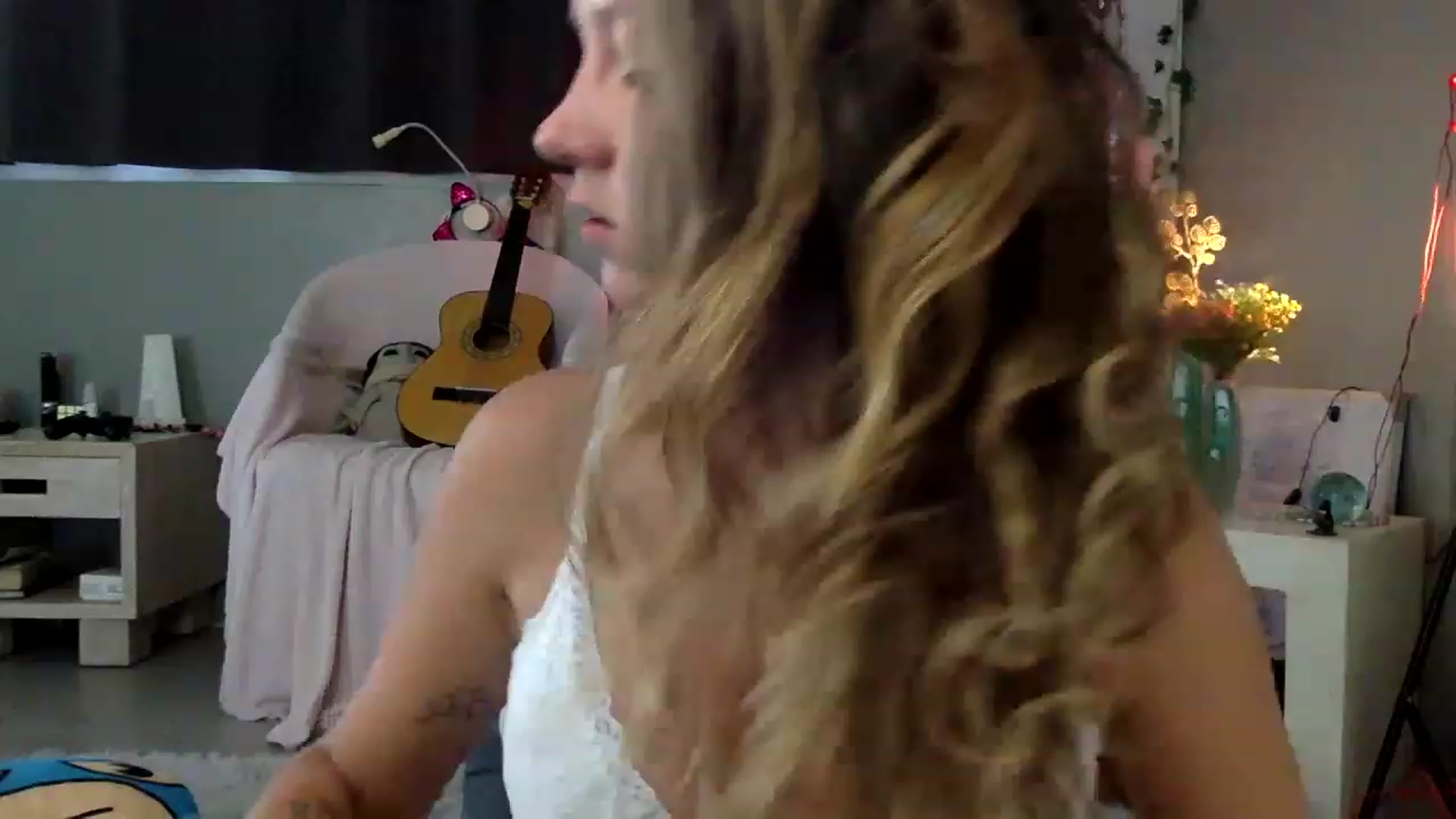 Gallery image thumbnail from Qi_ra's myfreecams stream on, 05/04/2023, 01:36 image 5 of 20