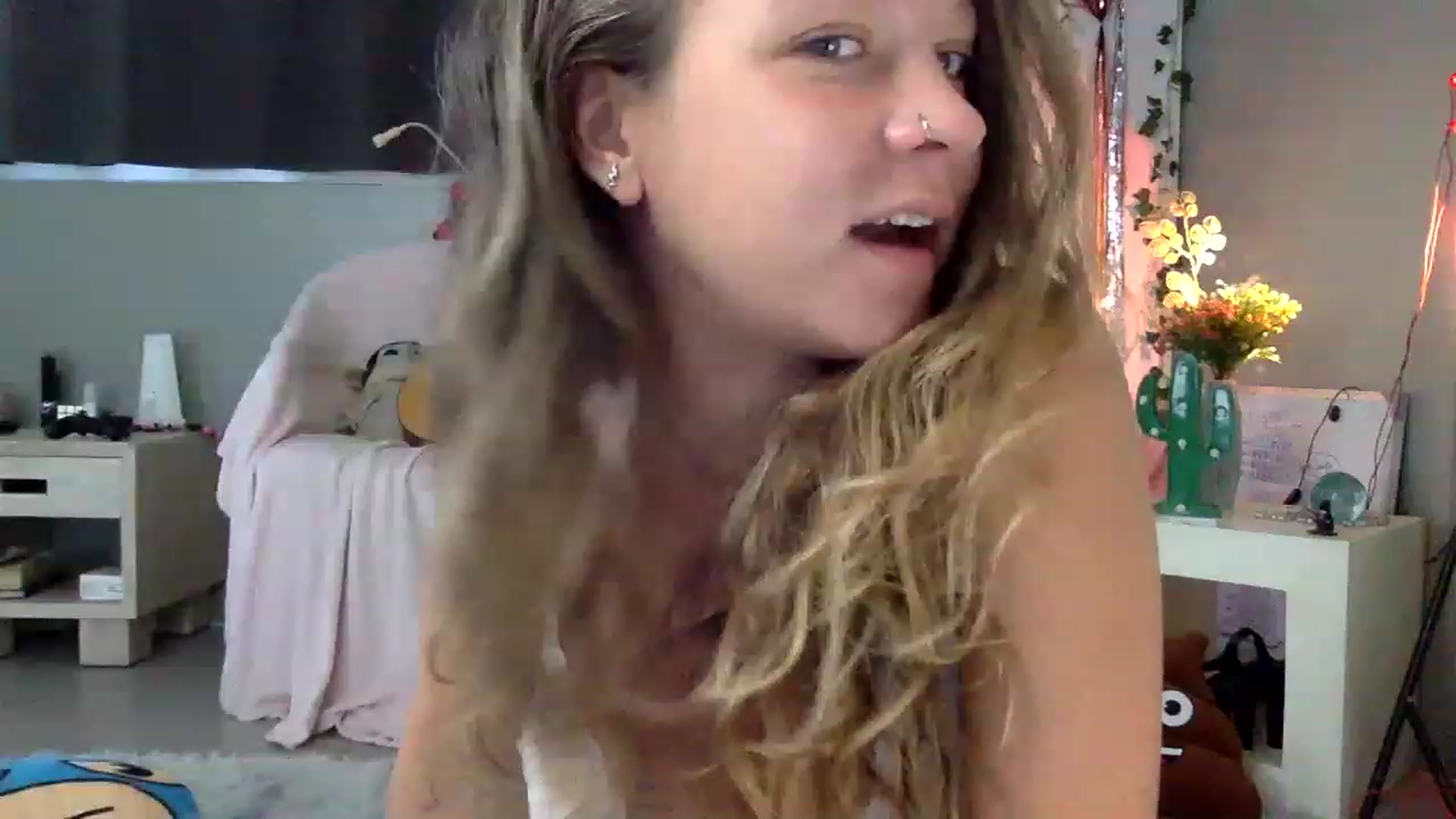 Gallery image thumbnail from Qi_ra's myfreecams stream on, 05/04/2023, 01:36 image 1 of 20