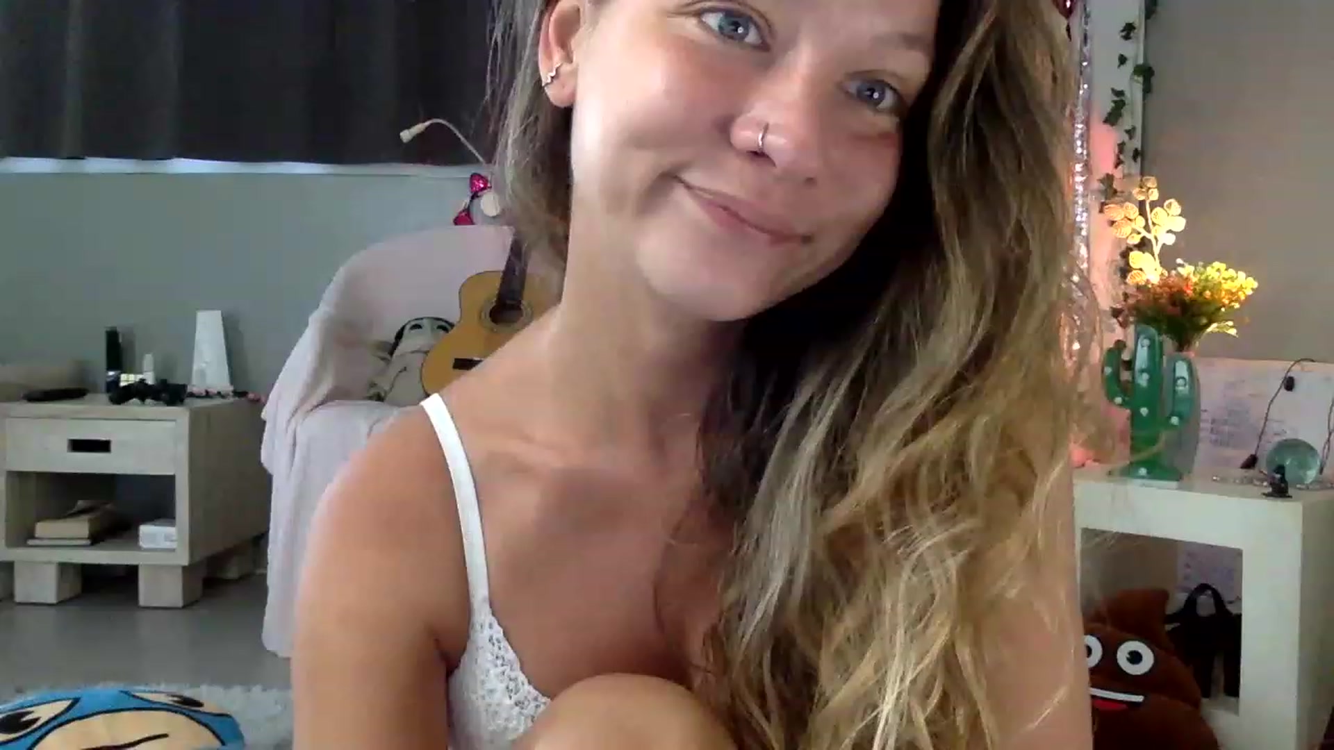 Gallery image thumbnail from Qi_ra's myfreecams stream on, 05/04/2023, 01:36 image 13 of 20