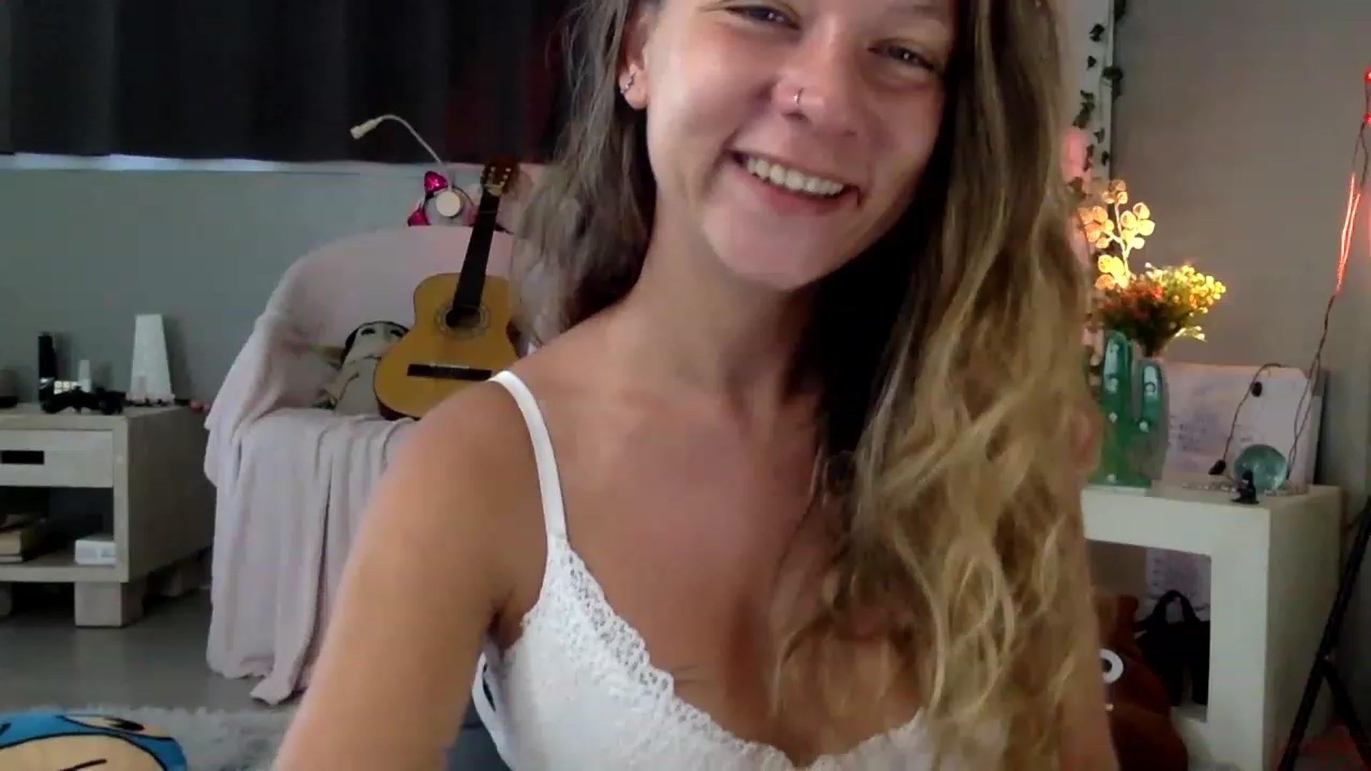 Gallery image thumbnail from Qi_ra's myfreecams stream on, 05/04/2023, 01:36 image 7 of 20