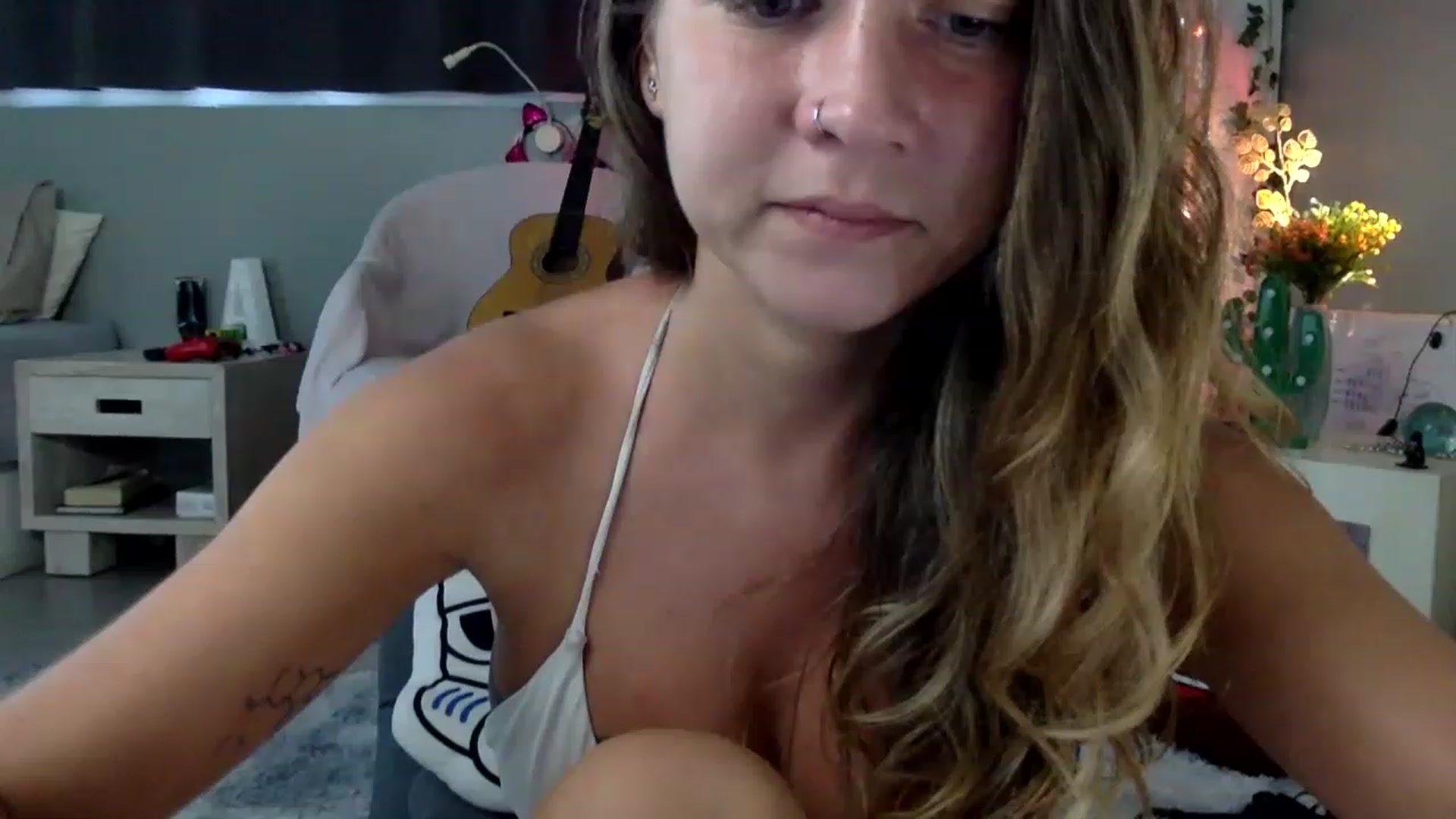 Gallery image thumbnail from Qi_ra's myfreecams stream on, 05/08/2023, 02:21 image 13 of 20