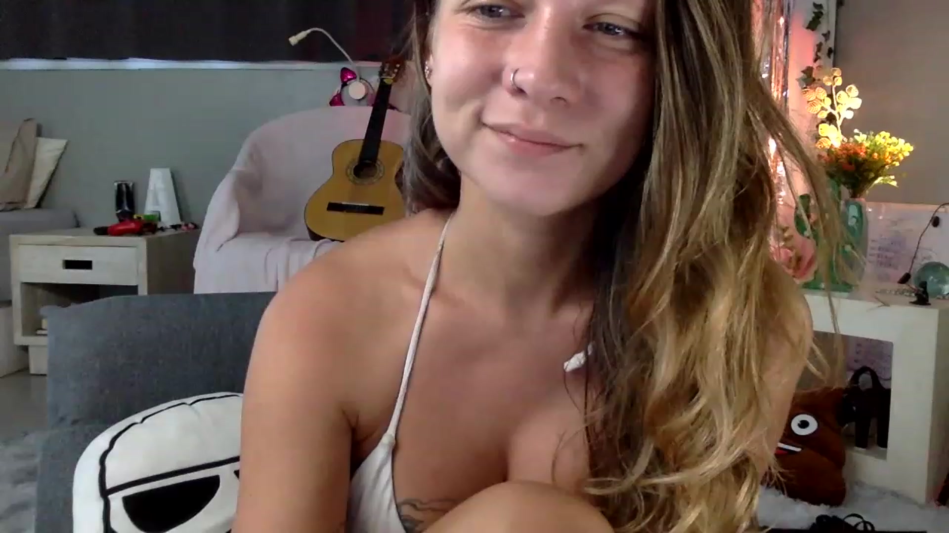 Gallery image thumbnail from Qi_ra's myfreecams stream on, 05/08/2023, 02:21 image 7 of 20
