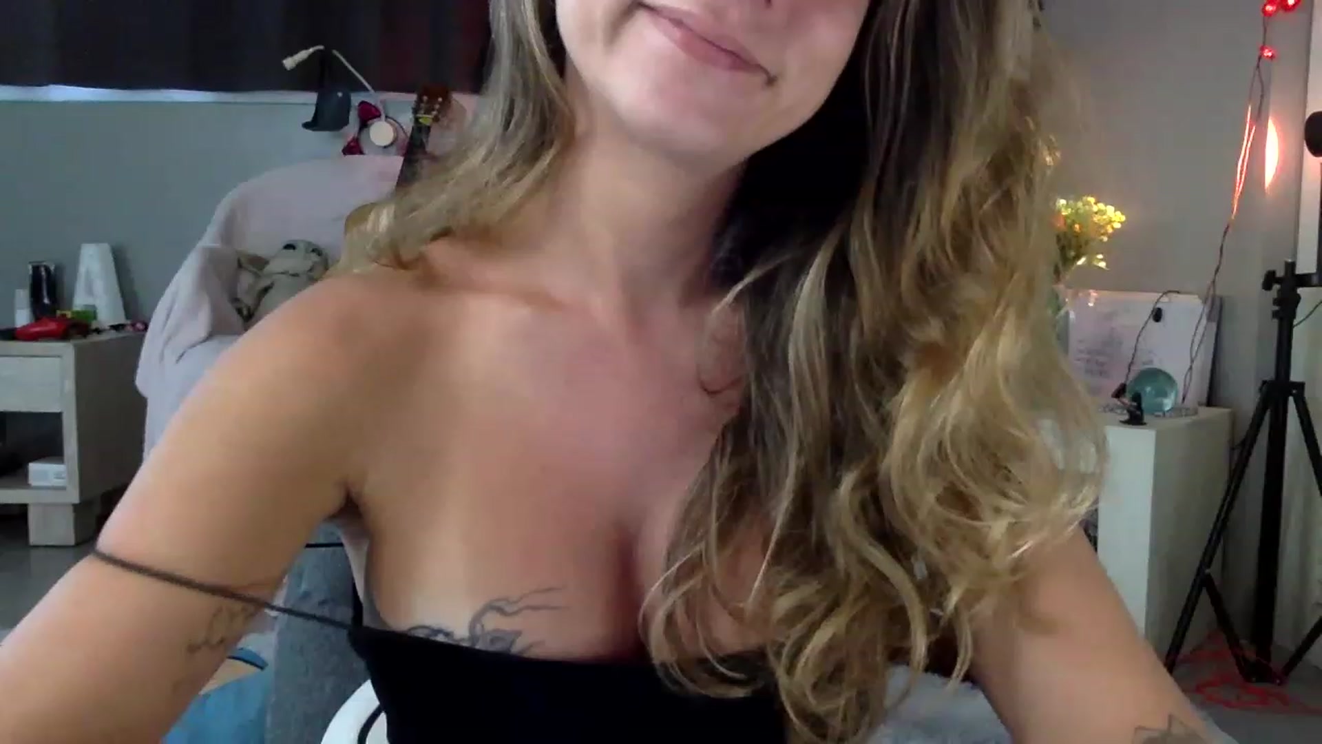 Gallery image thumbnail from Qi_ra's myfreecams stream on, 05/09/2023, 01:46 image 2 of 20