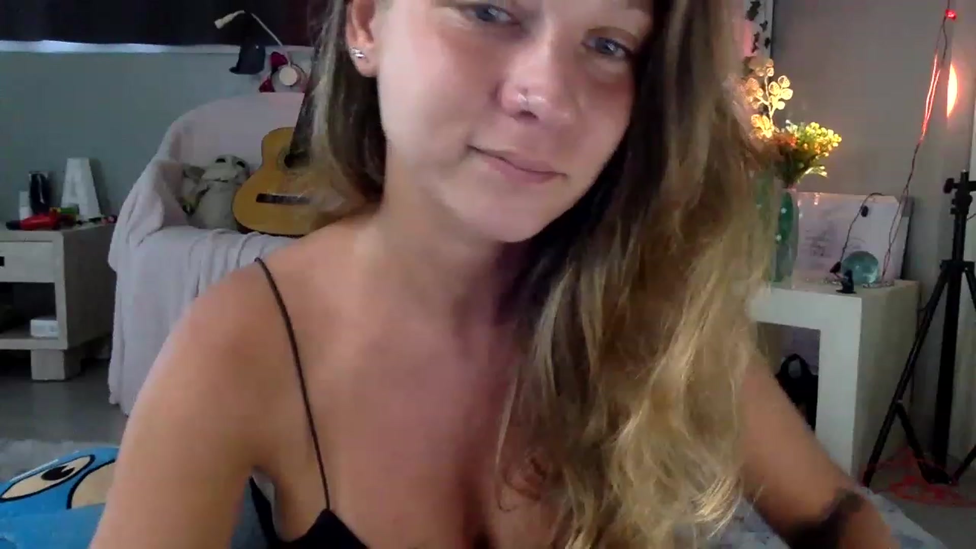 Gallery image thumbnail from Qi_ra's myfreecams stream on, 05/09/2023, 01:46 image 15 of 20