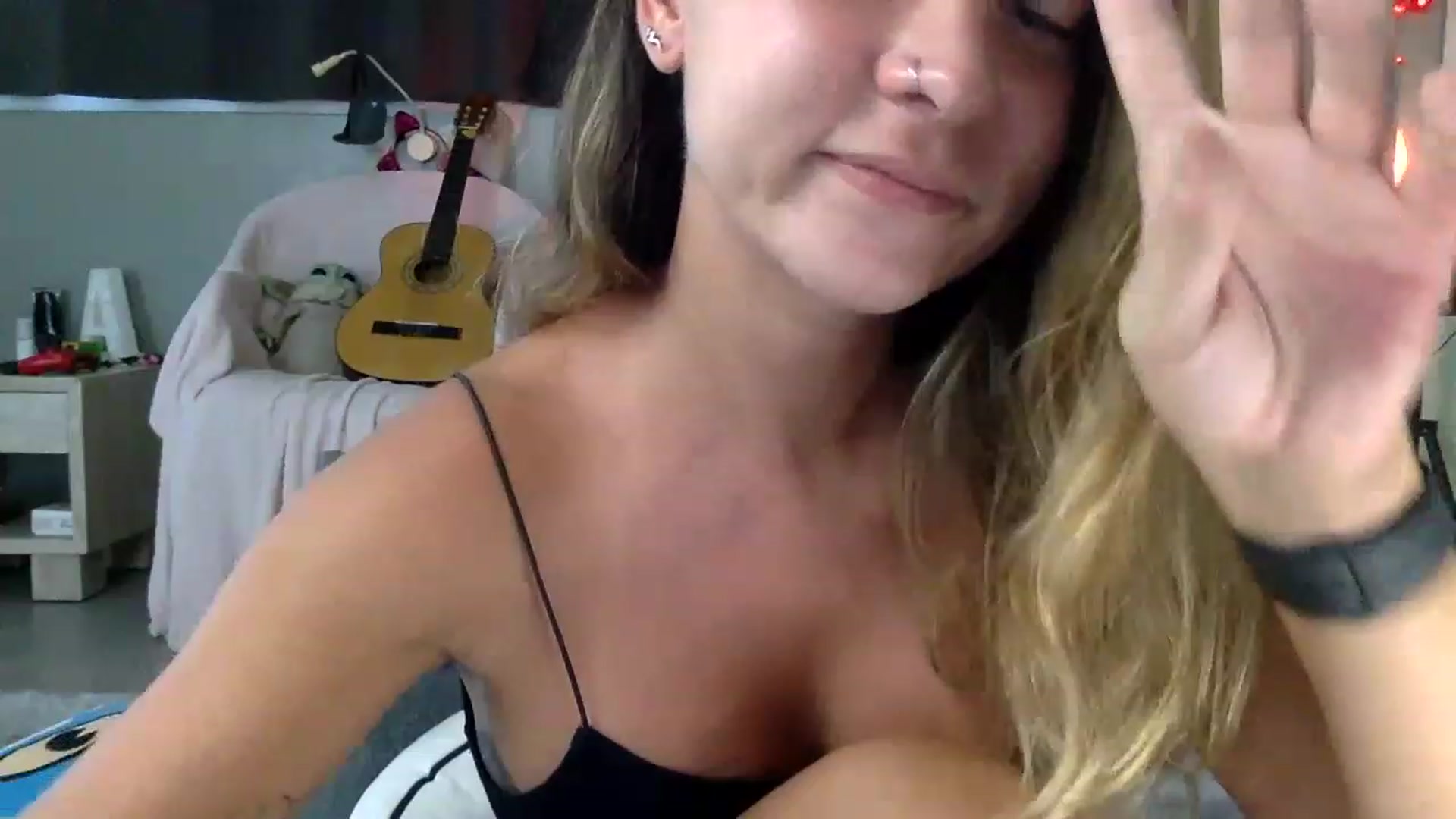 Gallery image thumbnail from Qi_ra's myfreecams stream on, 05/09/2023, 01:46 image 3 of 20