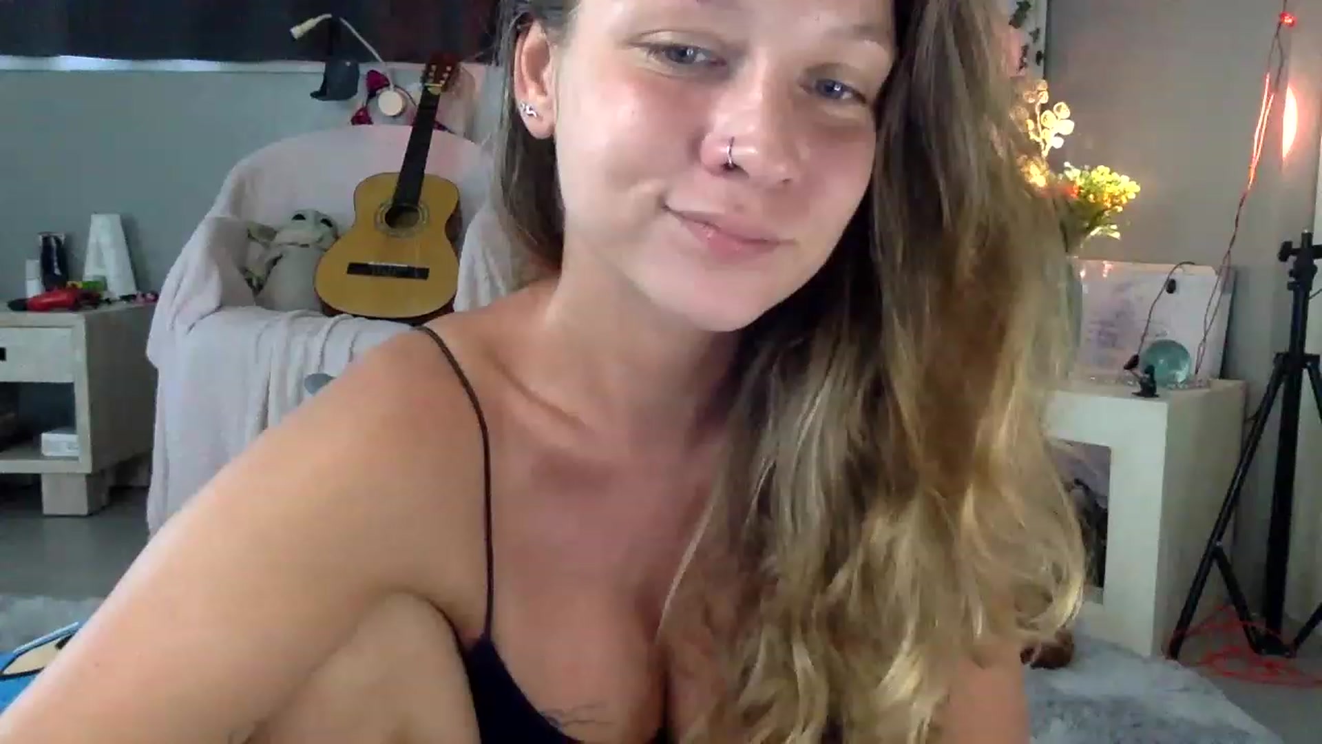 Gallery image thumbnail from Qi_ra's myfreecams stream on, 05/09/2023, 01:46 image 13 of 20