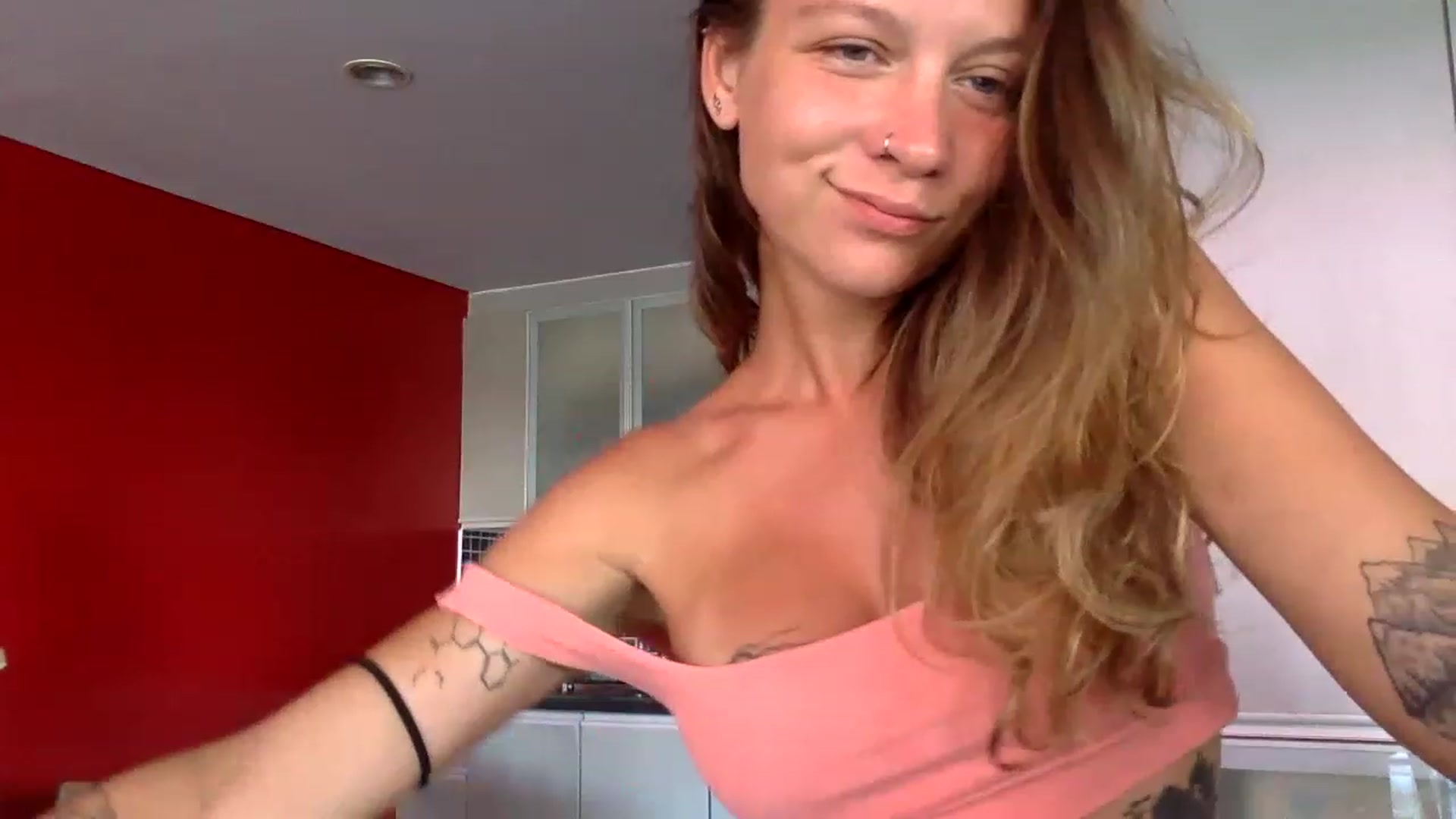Gallery image thumbnail from Qi_ra's myfreecams stream on, 05/15/2023, 03:38 image 7 of 20