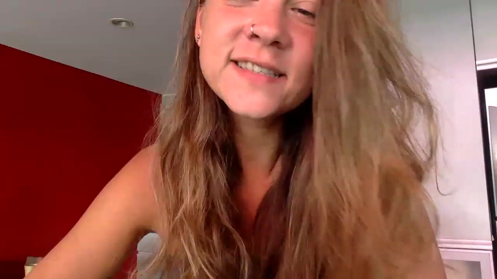 Gallery image thumbnail from Qi_ra's myfreecams stream on, 05/20/2023, 24:58 image 4 of 20