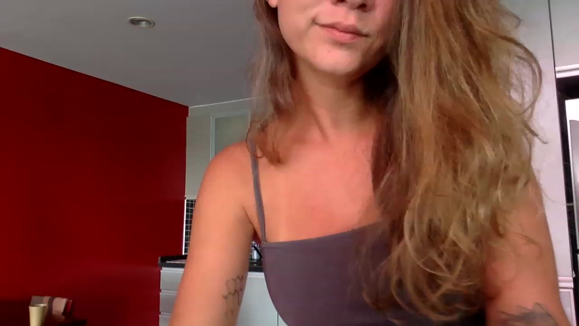 Gallery image thumbnail from Qi_ra's myfreecams stream on, 05/20/2023, 24:58 image 17 of 20
